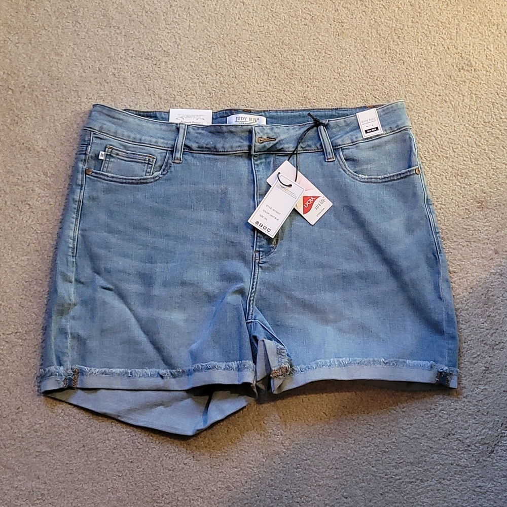 Brand new Mid Rise Judy Blue cut off shorts
